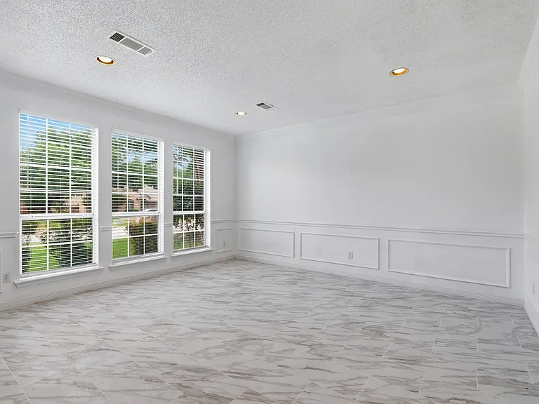 305 W Mill Valley Dr — Photo 4