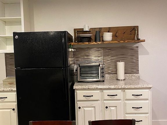 2nd image of 175 E 2000 S