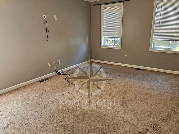 4th image of 128 Brookside Ave