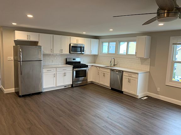 Recently renovated kitchen, gorgeous hardwood flooring