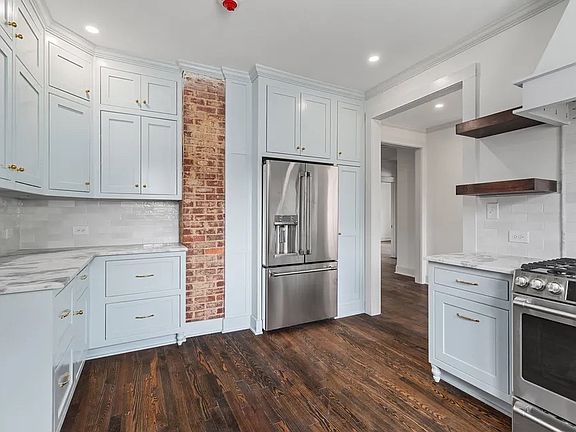 4th image of 59 Perry St