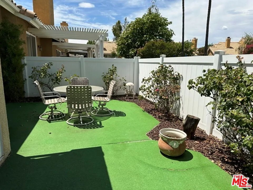 2 bed, 2.0 bath, 1261 sqft, $2,400 — Photo 4