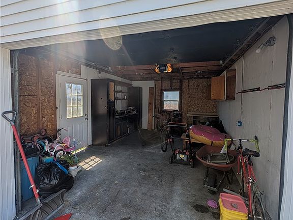 3rd image of 60 Pleasant St