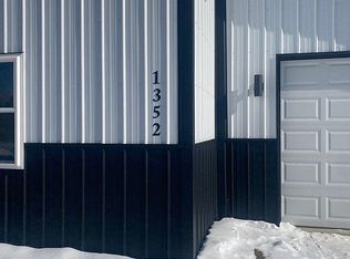 1352 Hillcrest Dr, Atwater, OH 44201