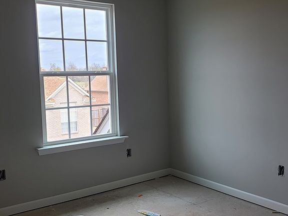 3rd image of 818 Marquette Ln