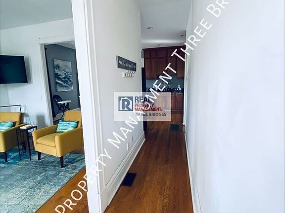 3rd image of 2219 McNair Ave #1F