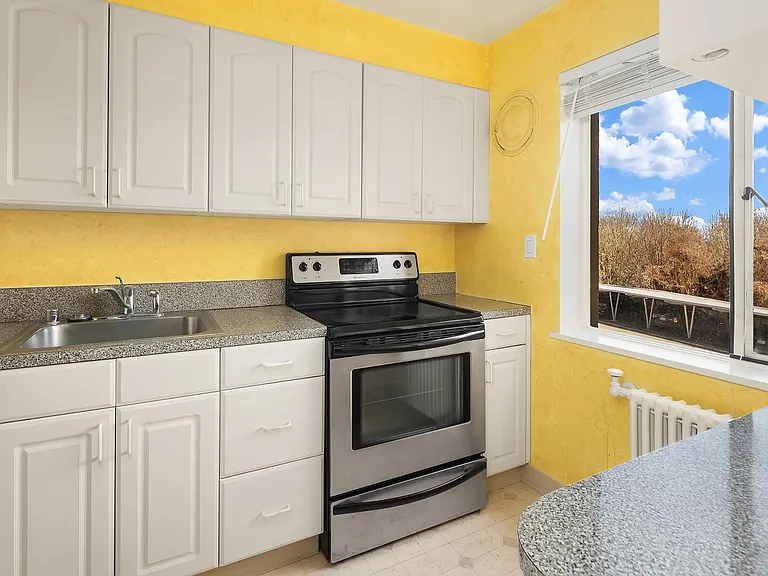 1800 Taylor Ave N #112 — Photo 8