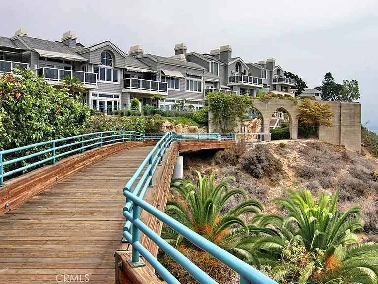 33722 Bridgehampton Dr — Photo 47