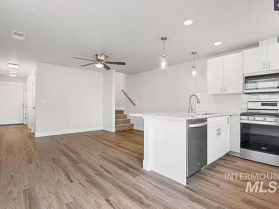 2nd image of 118 Holly Ave #B
