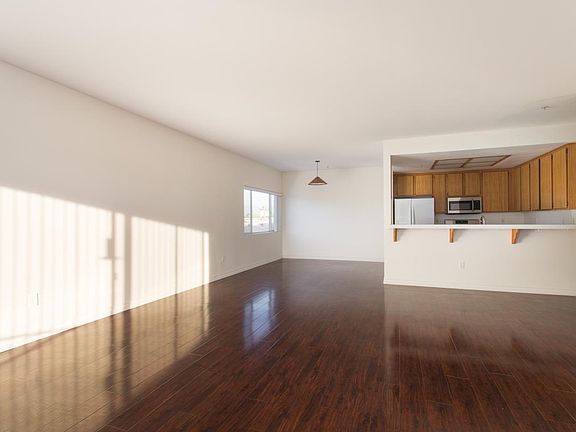 4th image of 4328 Mammoth Ave APT 200
