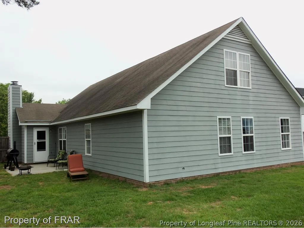 3 bed, 2.0 bath, 1304 sqft, $1,650 — Photo 2