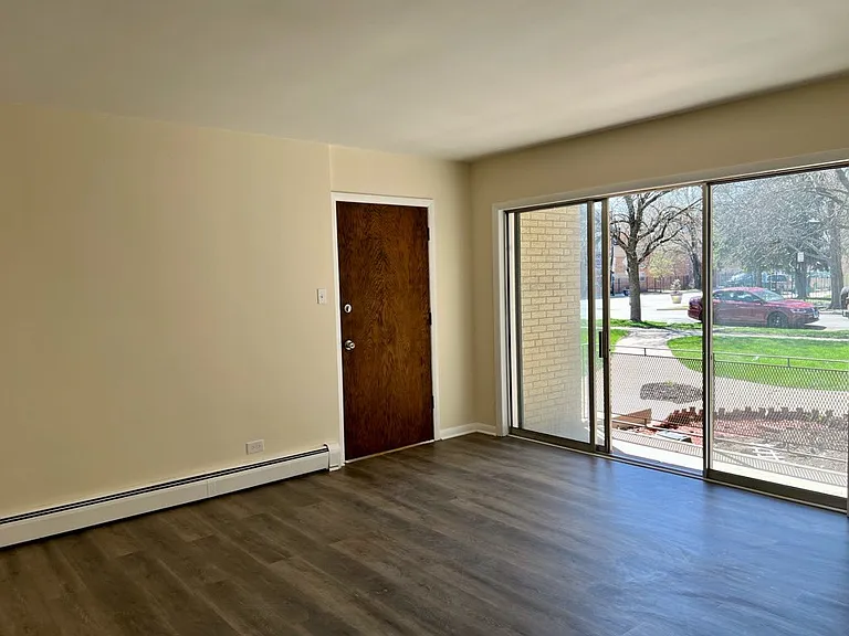 5849 S Francisco Ave #1C — Photo 2