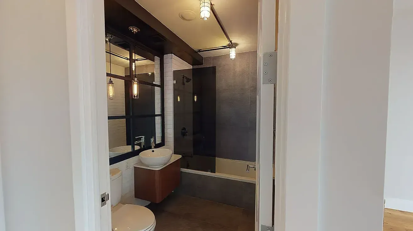 395 Leonard Street — Photo 4