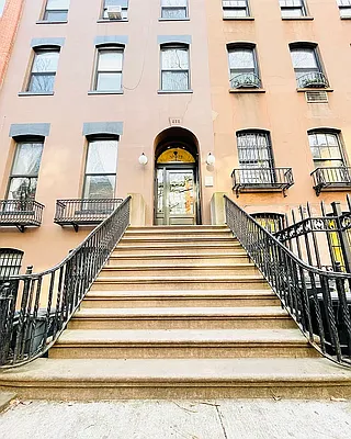 Rented by REAL New York | media 9