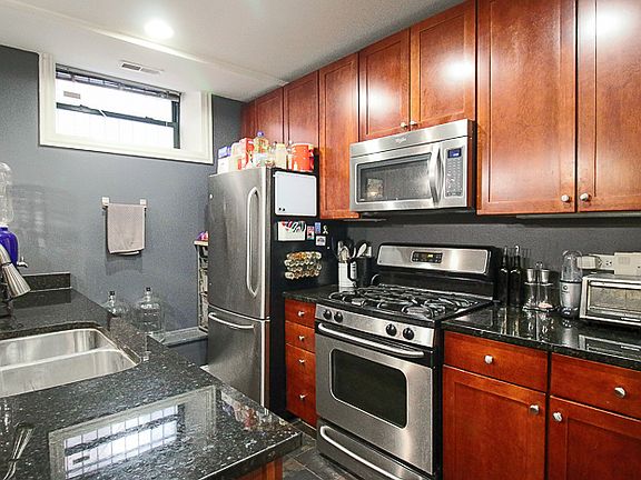 4th image of 1048 W Lawrence Ave APT B