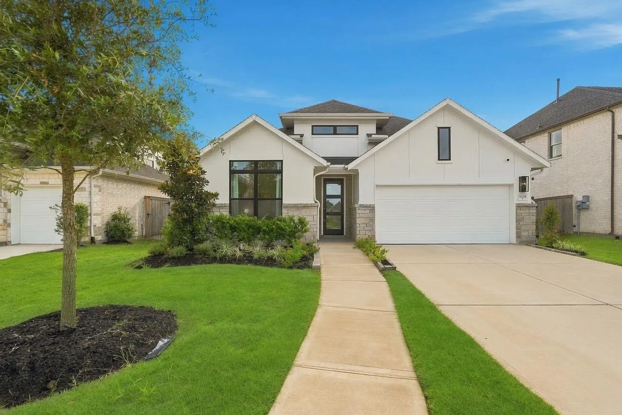 4 bed, 3.0 bath, 2655 sqft, $4,100 — Photo 2