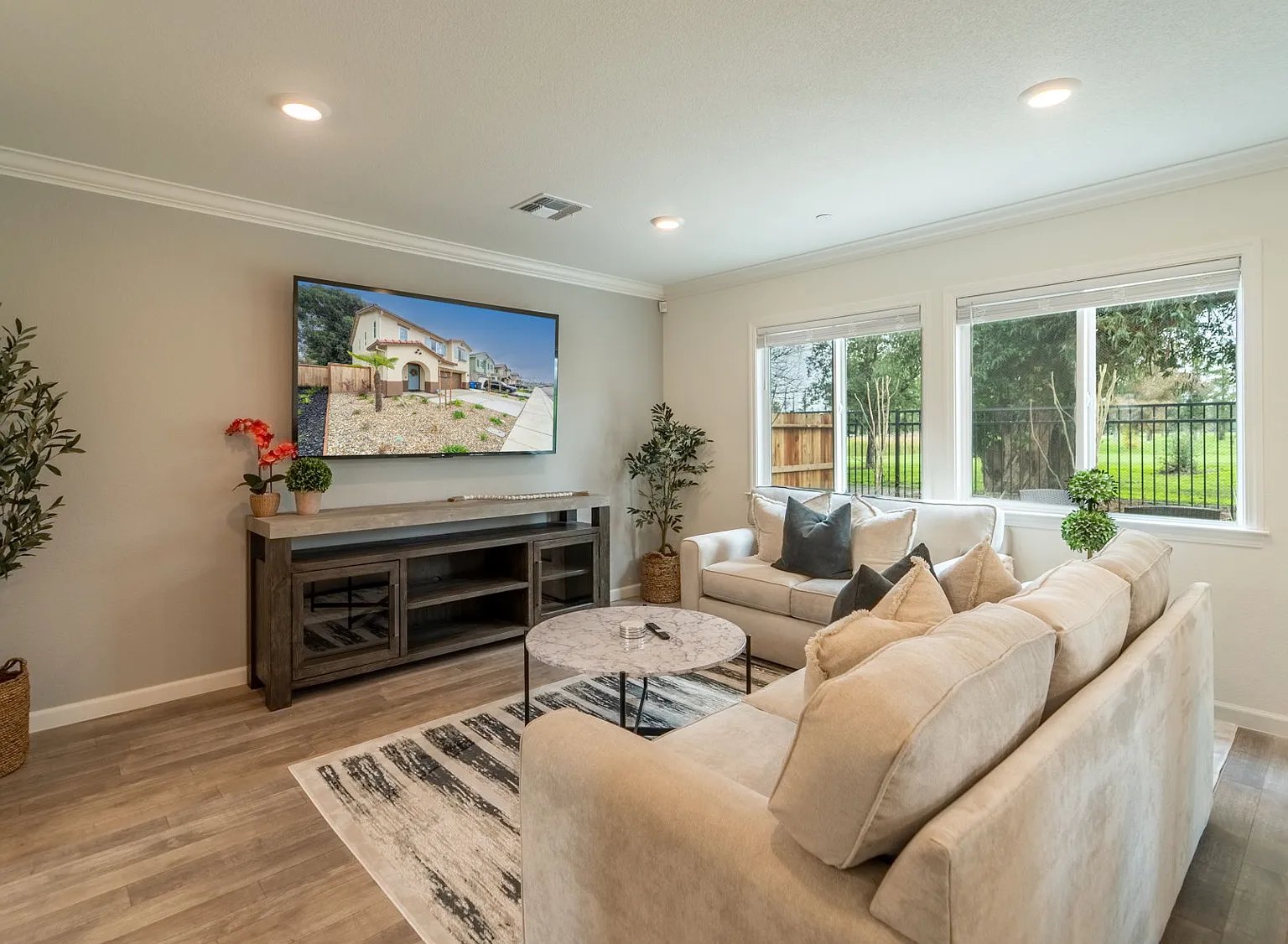 3 bed, 1576 sqft, $4,399 — Photo 3