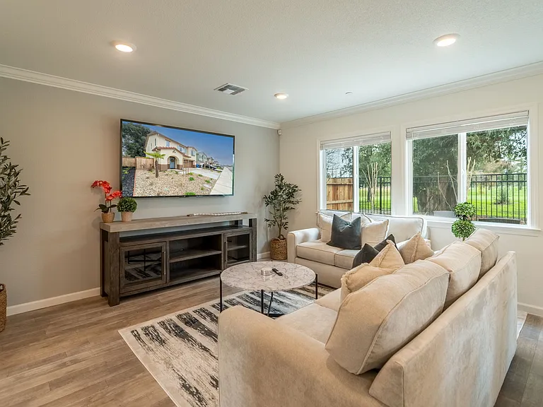 438 Miwok Ln — Photo 3
