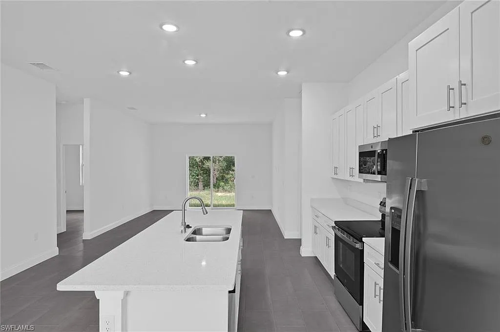 3 bed, 2.5 bath, 1760 sqft, $2,000 — Photo 3