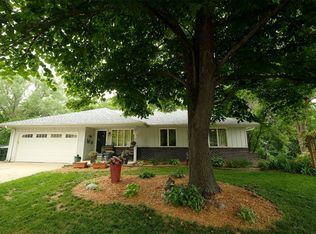 3300 Chalet Ct, Sioux City, IA 51106