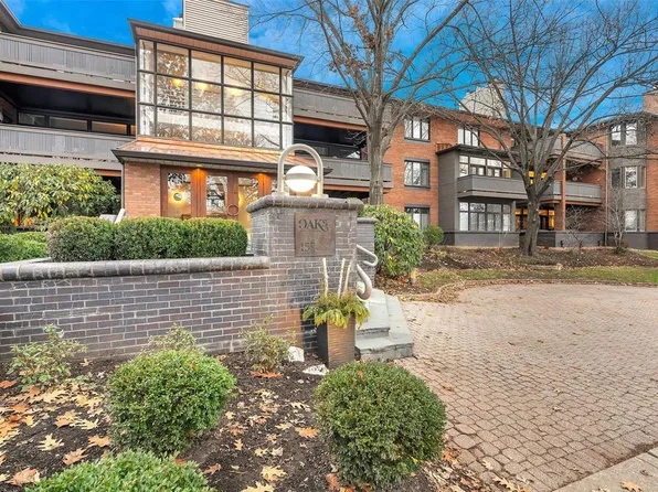 155 N Hanley Rd APT 203, Saint Louis, MO 63105