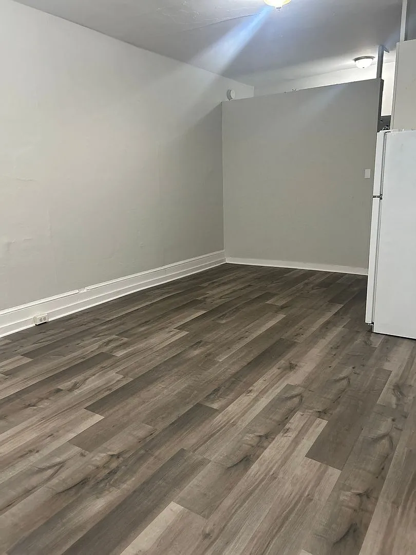142 S Prince St — Photo 3