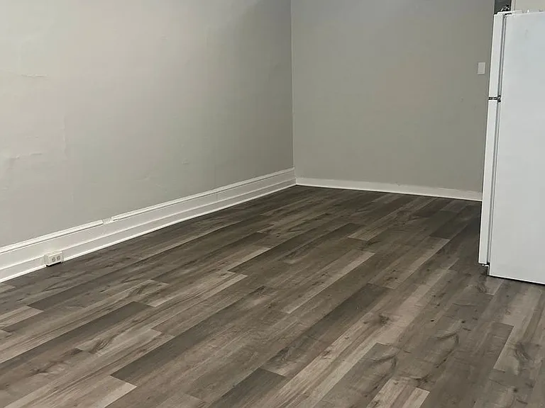 142 S Prince St — Photo 3