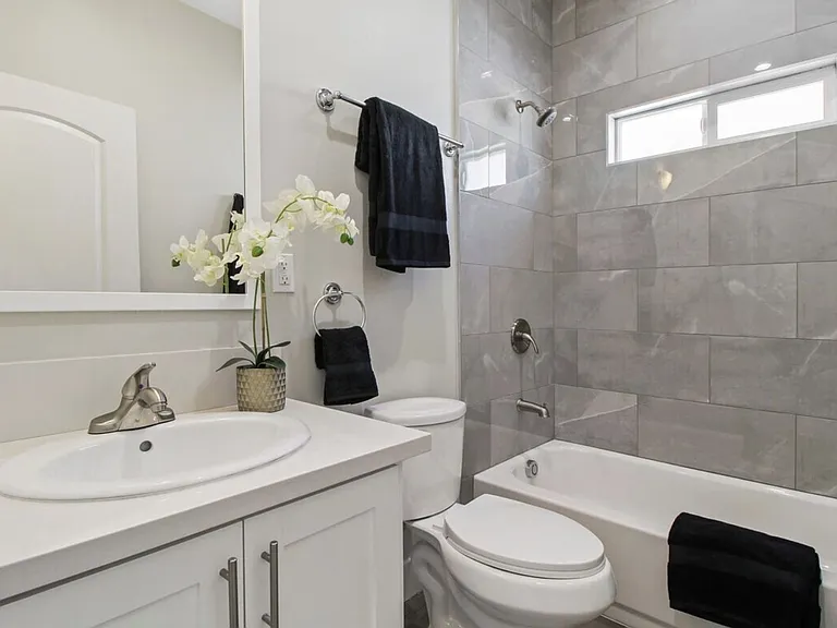 6841 Radford Ave — Photo 23