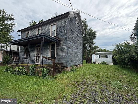 2nd image of 736 Water St