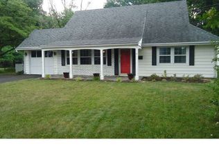142 Kenwood Dr S, Levittown, PA 19055