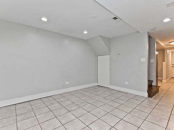 5th image of 2422 W Foster Ave #G