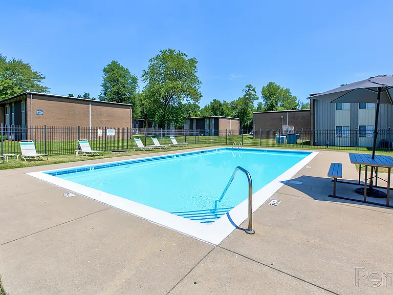 Glenview Apartments — Photo 15
