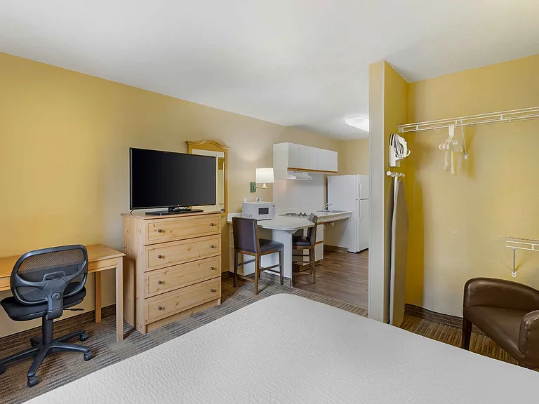 Studio Suite - 1 Queen Bed