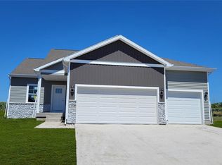 910 Northview Dr, Waukee, IA 50263