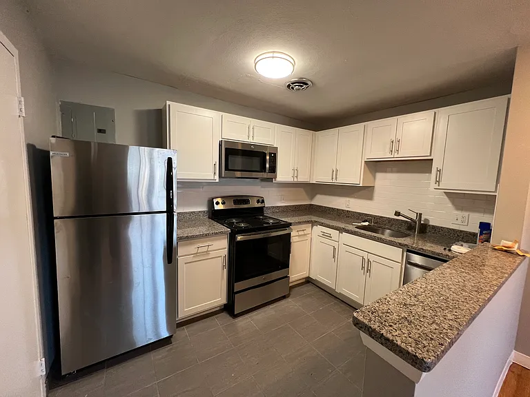 14 Riverside St #1-3D — Photo 2