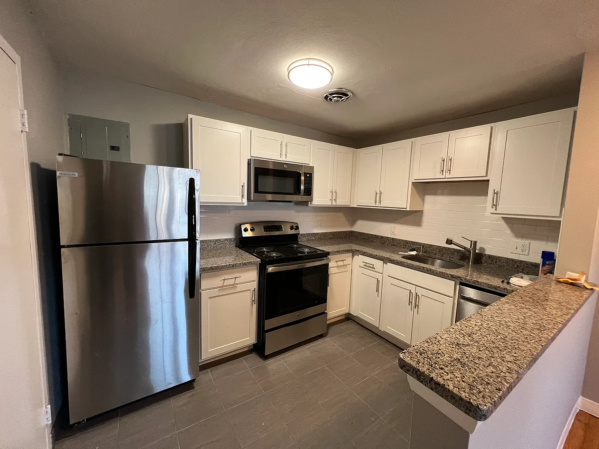 Building Photo - 14 Riverside St #1-3D