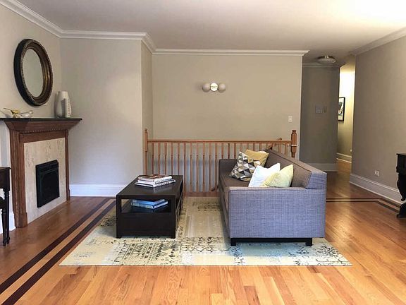 2nd image of 2018 W Farragut Ave #1