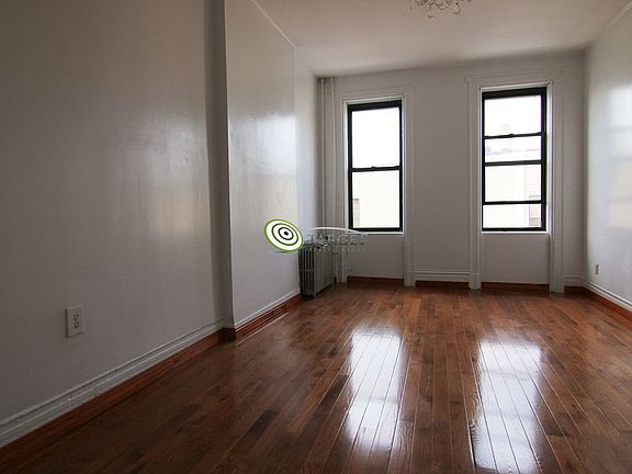 3rd image of 70 Diamond St