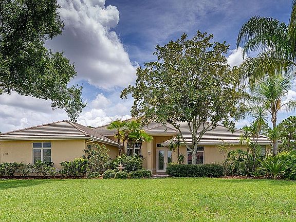 4th image of 8019 Plantation Lakes Dr