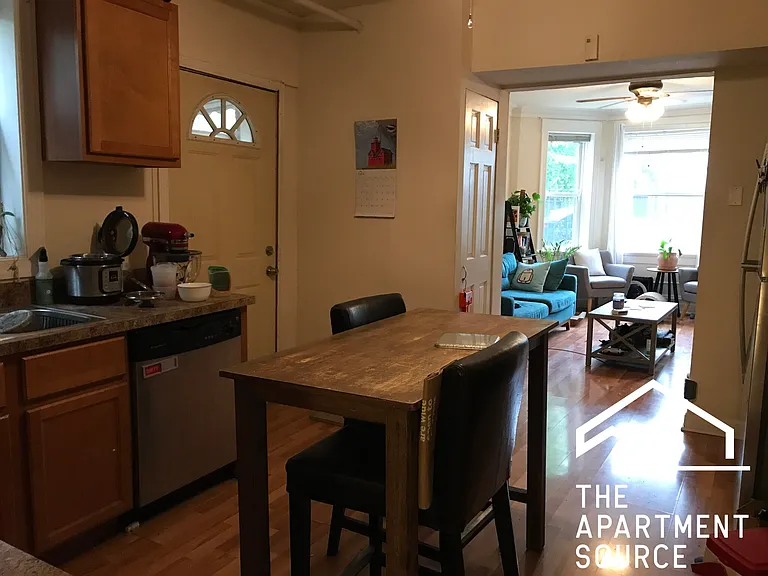 2921 N Allen Ave #G — Photo 2