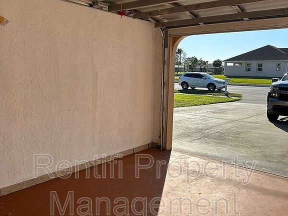 3rd image of 803 SE 24th Ave