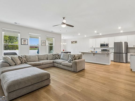 5th image of 111 Pioneer Way
