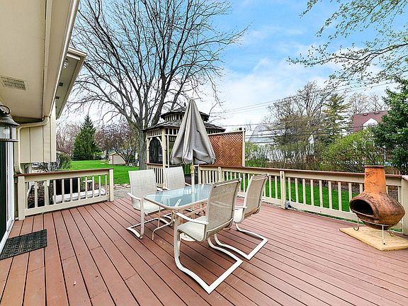 3rd image of 1209 Buell Ave