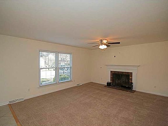 2nd image of 102 Caldroney Dr