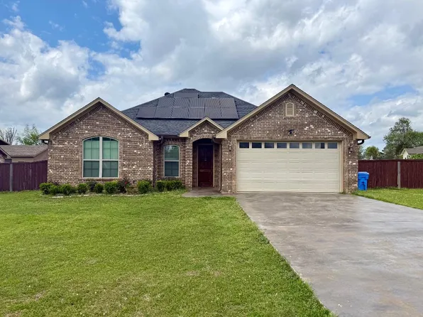 693 Rose Ln, Longview, TX 75604