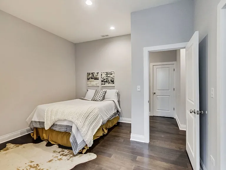 4516 S King Dr #3 — Photo 10