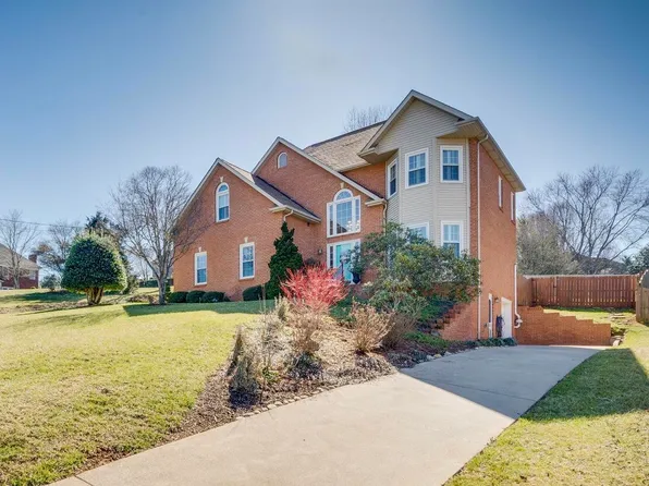 1267 Morning Dove Dr, Kingsport, TN 37663