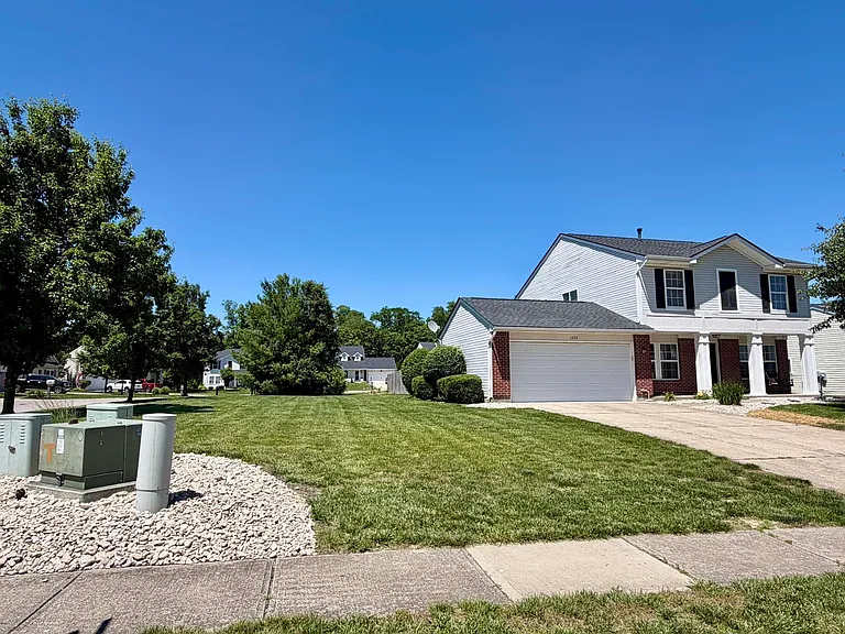 Large side yard and fully fenced rear yard, on a quiet street of well maintained homes, in one of Lebanon's highly desirable communities