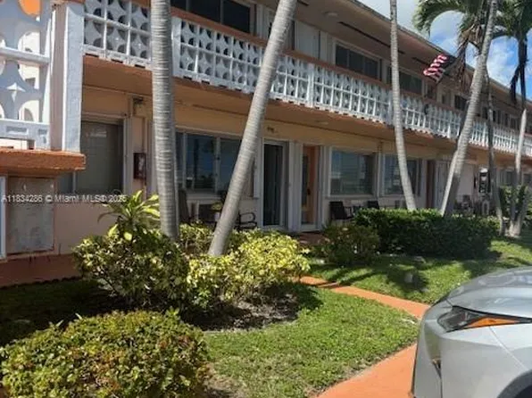 900 SW 11th Ave APT 4C, Hallandale, FL 33009