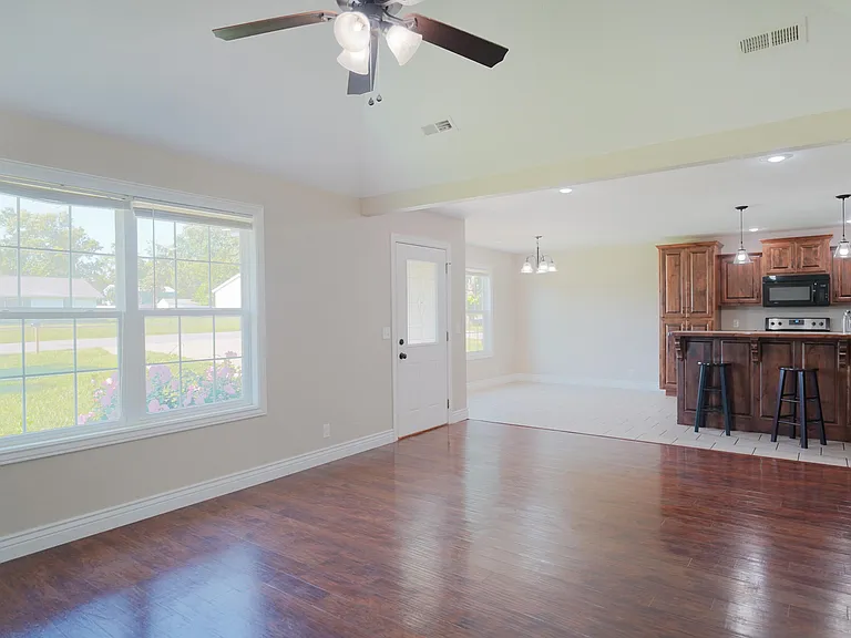 593 W Fountain Rd — Photo 3